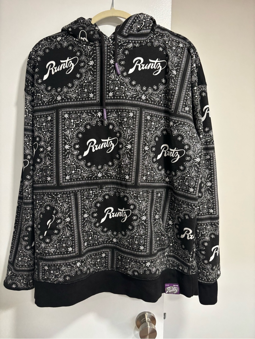 Runtz Bandana Paisley Print Fleece Pullover Hoodie Black/White Men’s XL